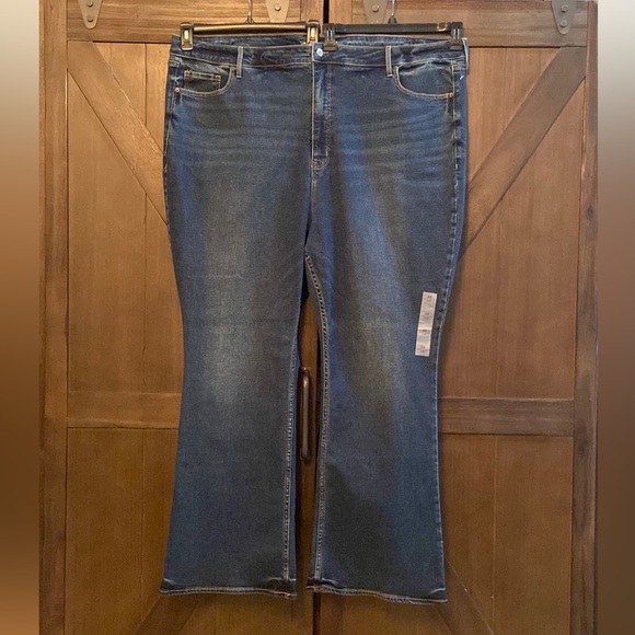 Old Navy Higher High-Rise Flare Jean - Picture 3 of 7